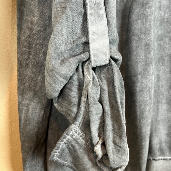 Entro Boho Stressed Gray Tie V-Neck Long Sleeve Blouse; Size Small - Picture 5 of 11